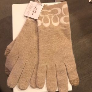 Coach Knit Gloves